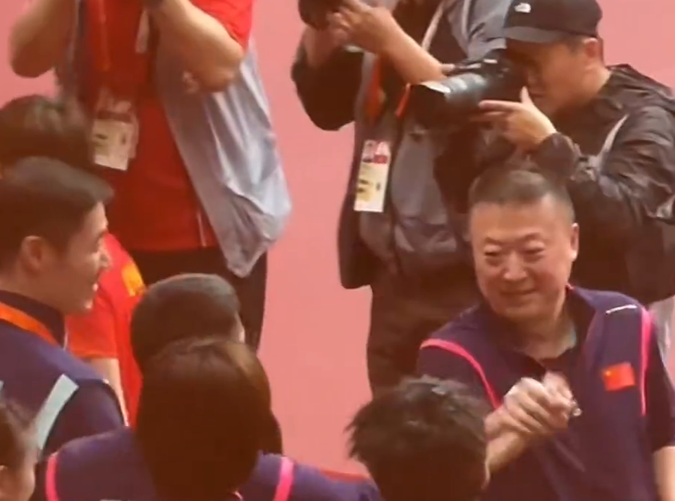 专业将中国古典建筑的凝厚与Q版的意趣风格糅合在一起。服务