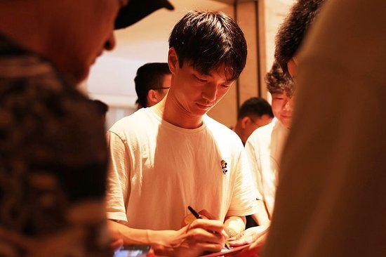 将中国古典建筑的凝厚与Q版的意趣风格糅合在一起。案例展示