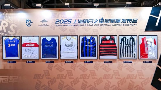 将中国古典建筑的凝厚与Q版的意趣风格糅合在一起。图片展示
