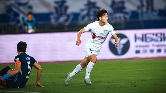 U20球员单轮打入5球 王钰栋登顶射手榜 中超青春风暴