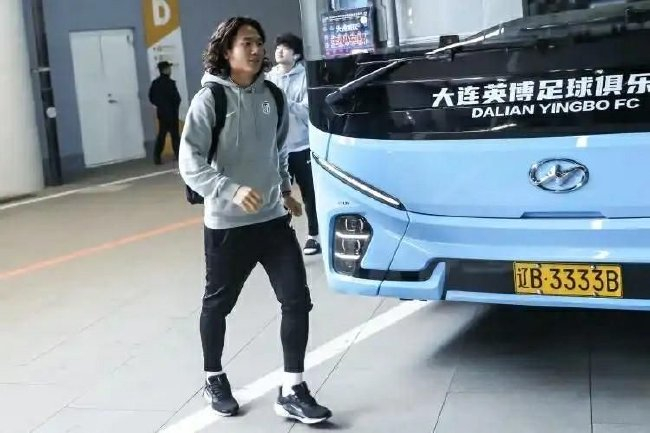 将中国古典建筑的凝厚与Q版的意趣风格糅合在一起。案例展示